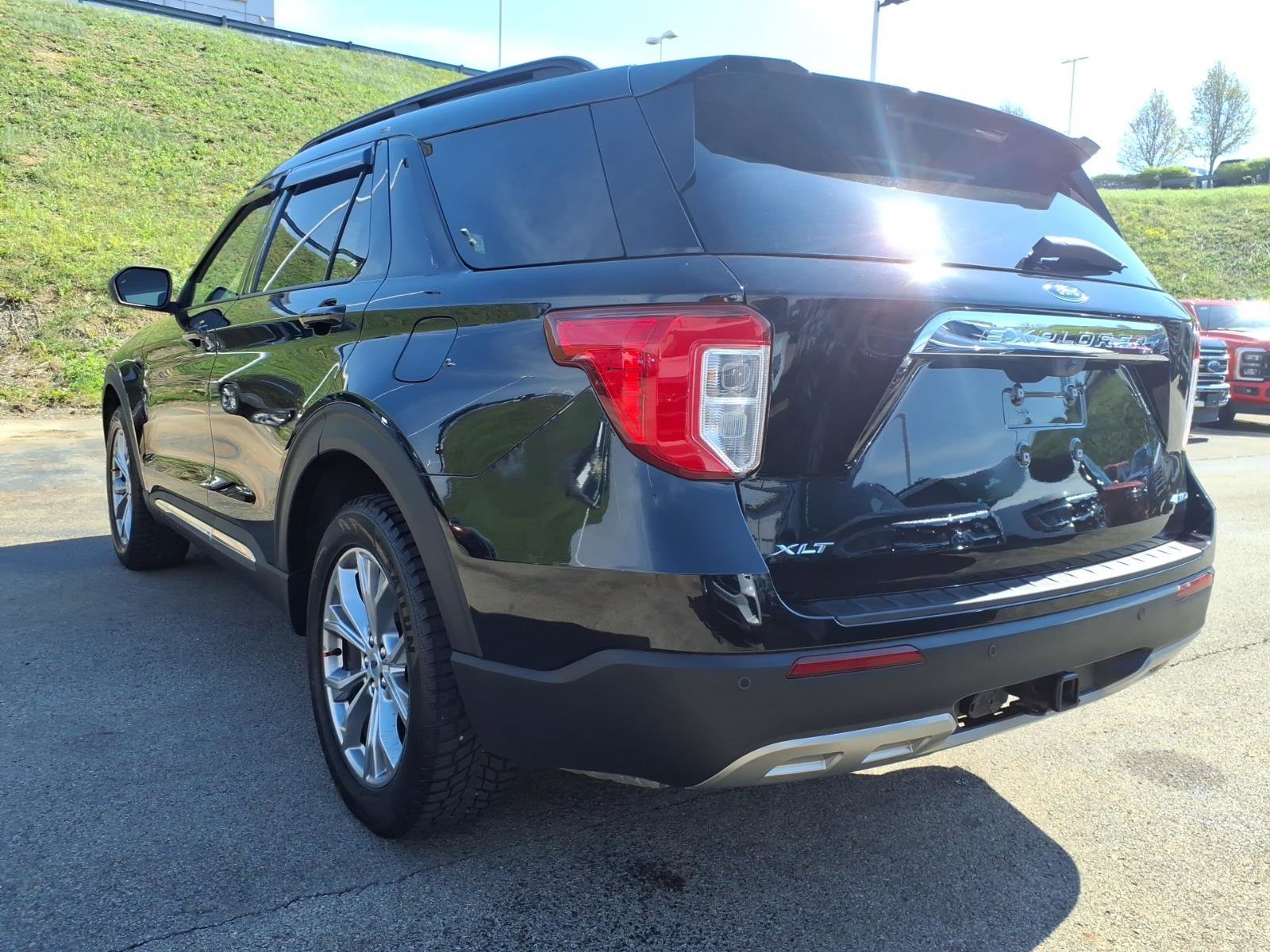 Used 2023 Ford Explorer XLT w/ Equipment Group 202A image 4