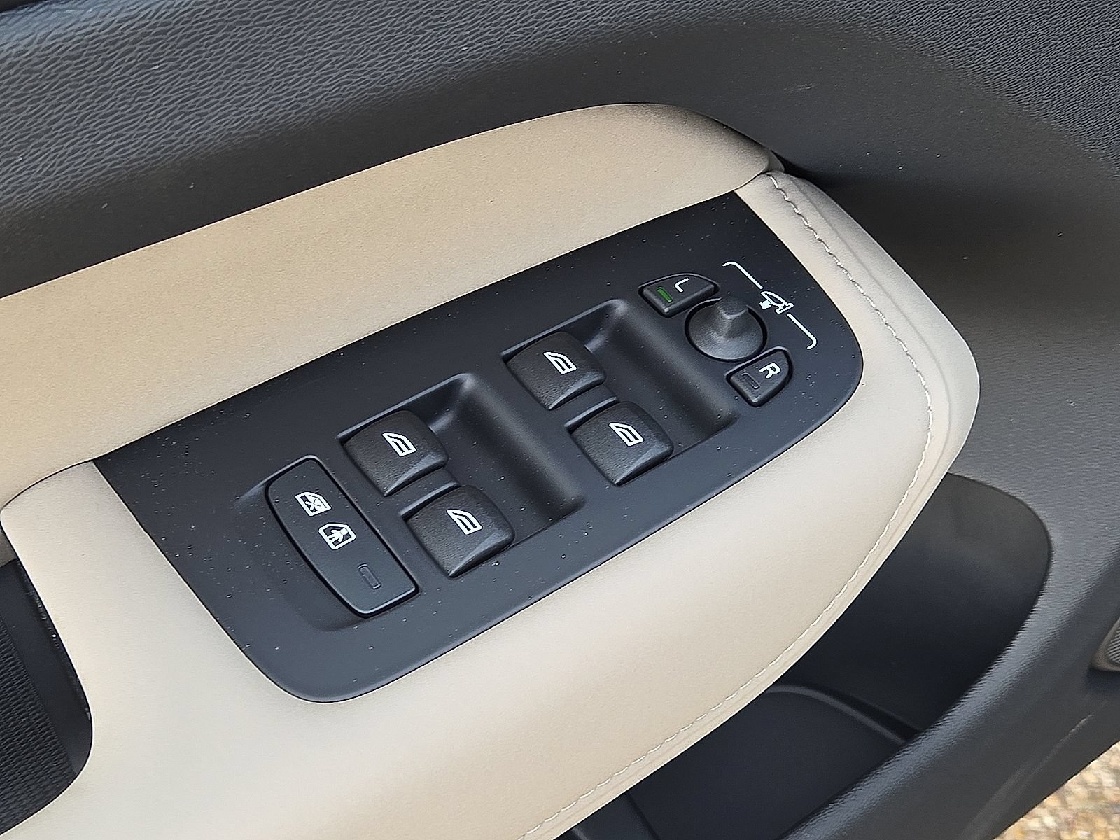 New 2026 Volvo XC60 B5 Core AWD/4WD image 27