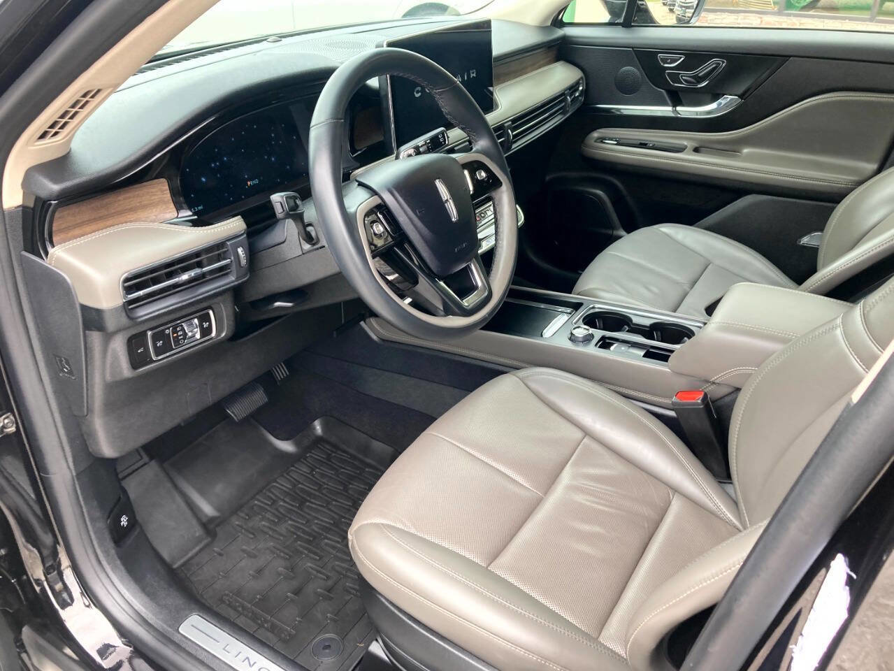 Used 2023 Lincoln Corsair Reserve image 14