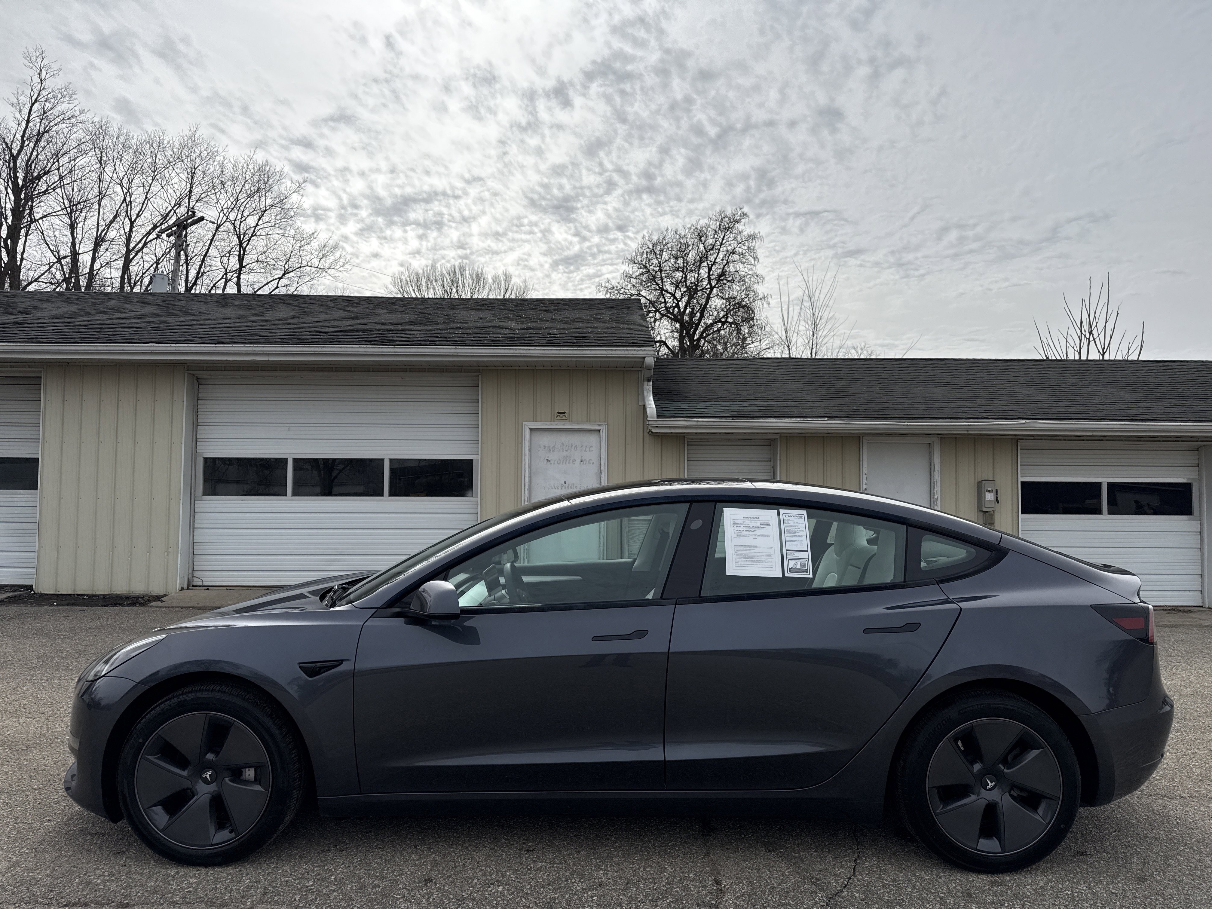 Used 2023 Tesla Model 3 Standard Range image 13