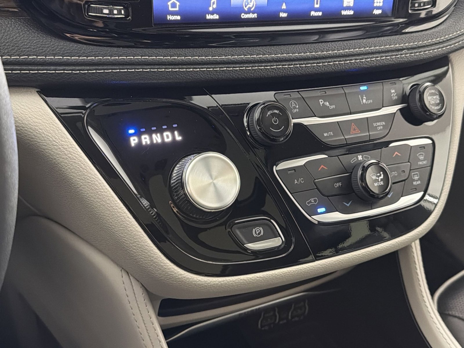 Used 2024 Chrysler Pacifica Limited image 22