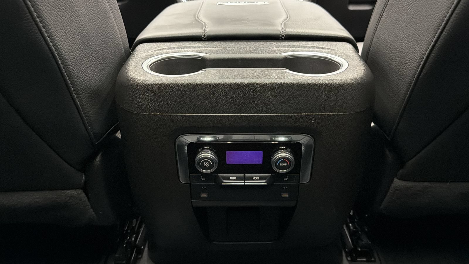 Used 2026 GMC Yukon Denali w/ Sun & Power Step Package AWD/4WD image 19