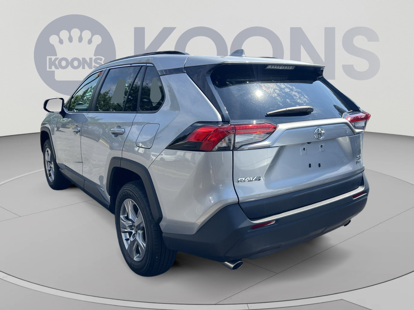 Used 2025 Toyota RAV4 XLE AWD/4WD image 4