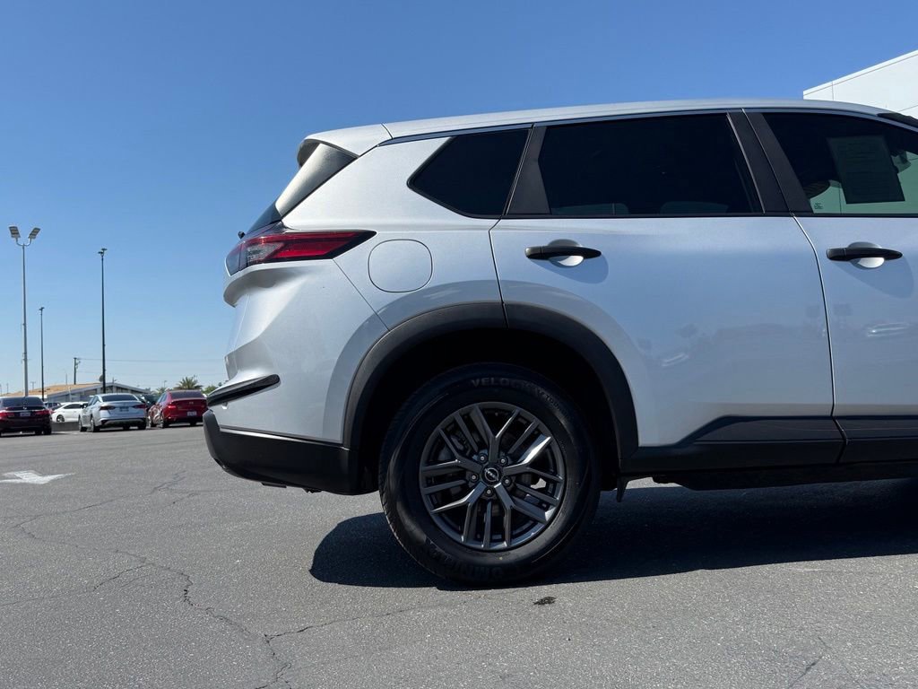 Used 2024 Nissan Rogue S FWD image 12