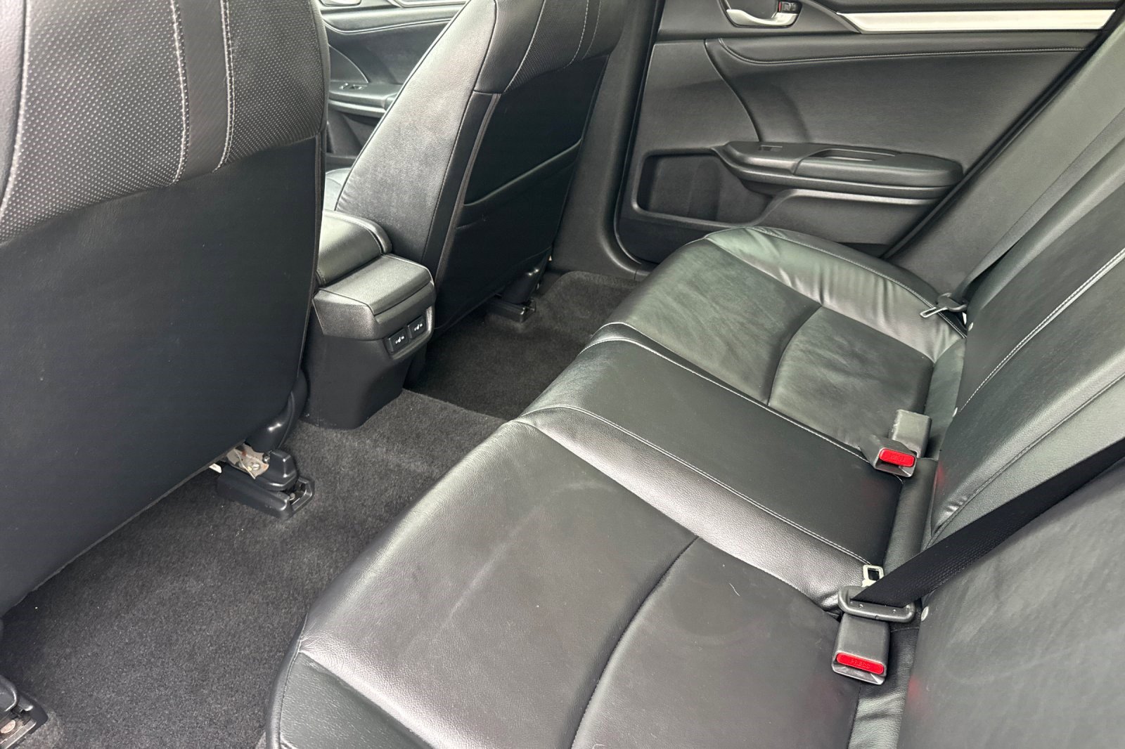 Used 2018 Honda Civic Touring image 26