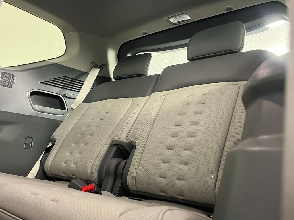 Used 2025 Kia EV9 Wind image 23