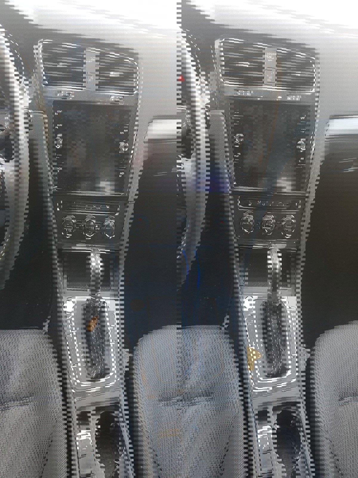 Used 2019 Volkswagen e-Golf SE w/ Driver Assistance Package image 10