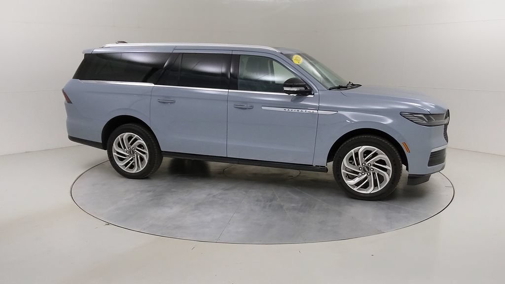 Used 2026 Lincoln Navigator L Reserve AWD/4WD image 13