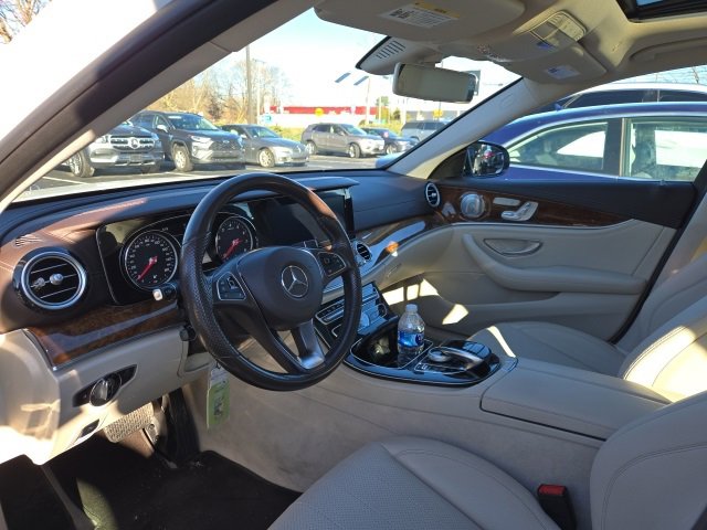 Used 2017 Mercedes-Benz E 300 4MATIC image 4