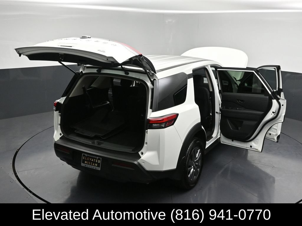 Used 2024 Nissan Pathfinder S AWD/4WD image 32