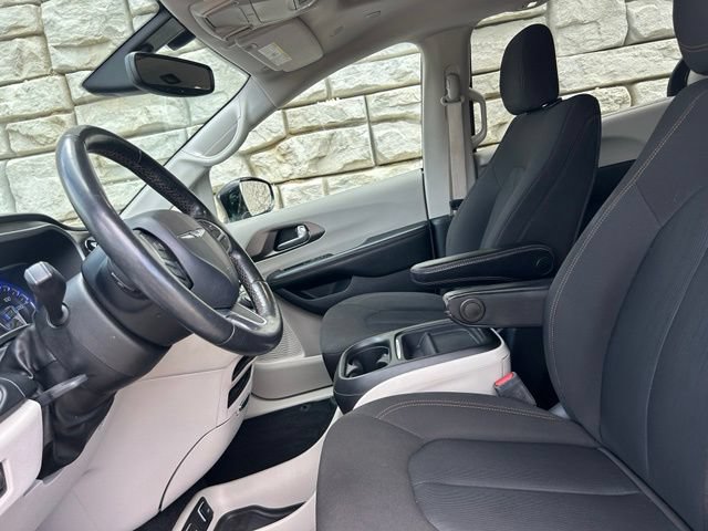 Certified 2020 Chrysler Pacifica Touring FWD image 8
