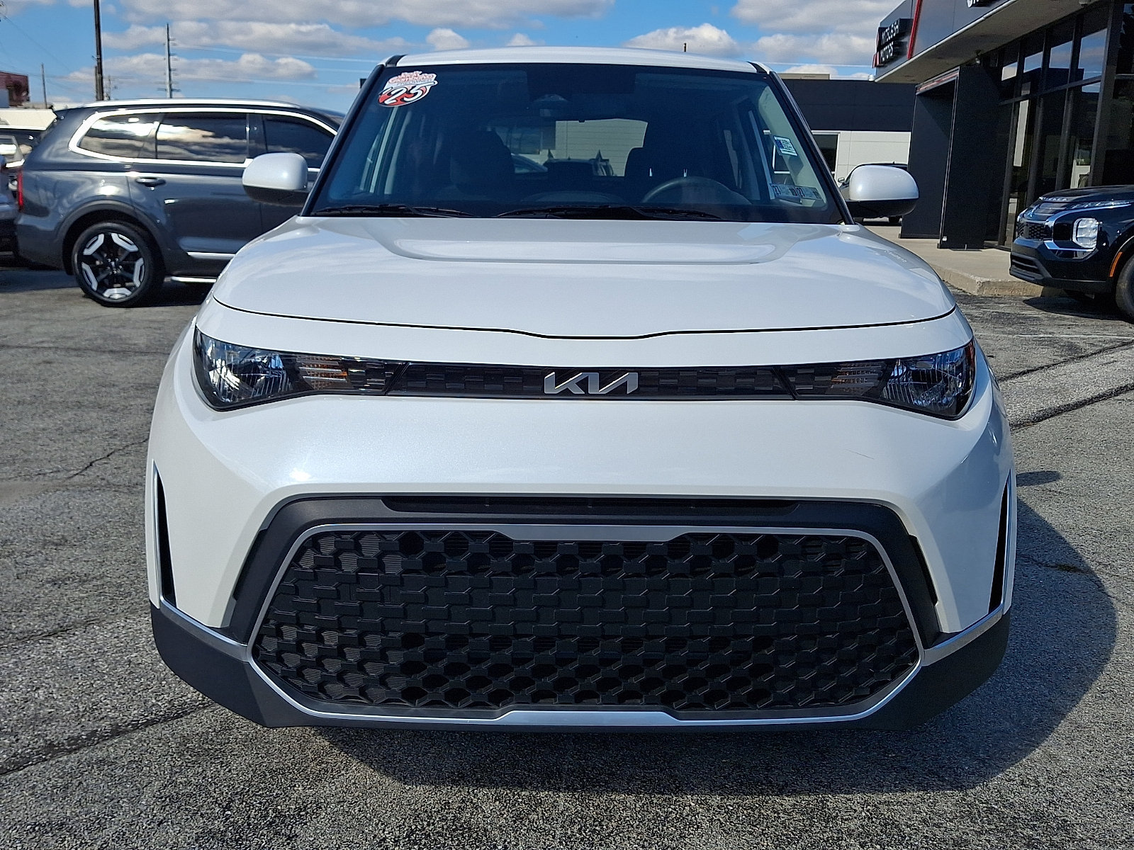 Certified 2025 Kia Soul LX w/ LX Technology Package FWD image 2