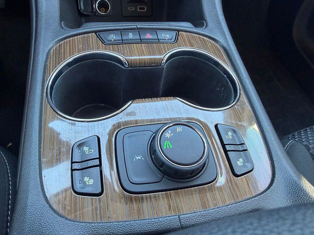 Used 2022 GMC Acadia SLE w/ Driver Convenience Package FWD image 21