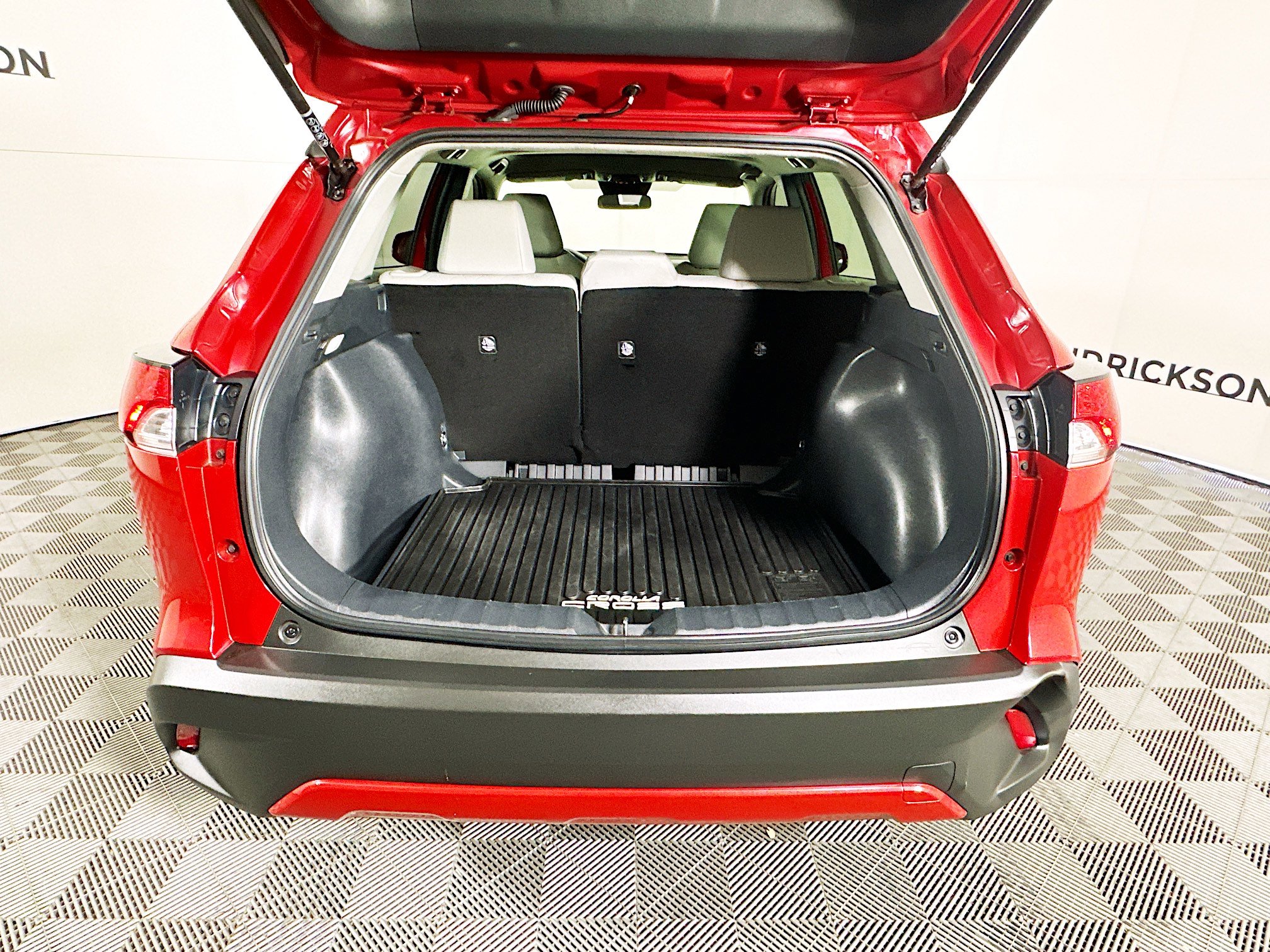 Used 2023 Toyota Corolla Cross LE image 31