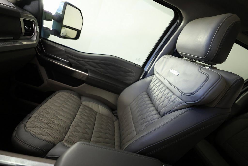 Used 2025 Ford F350 Platinum w/ Platinum Plus Package image 35