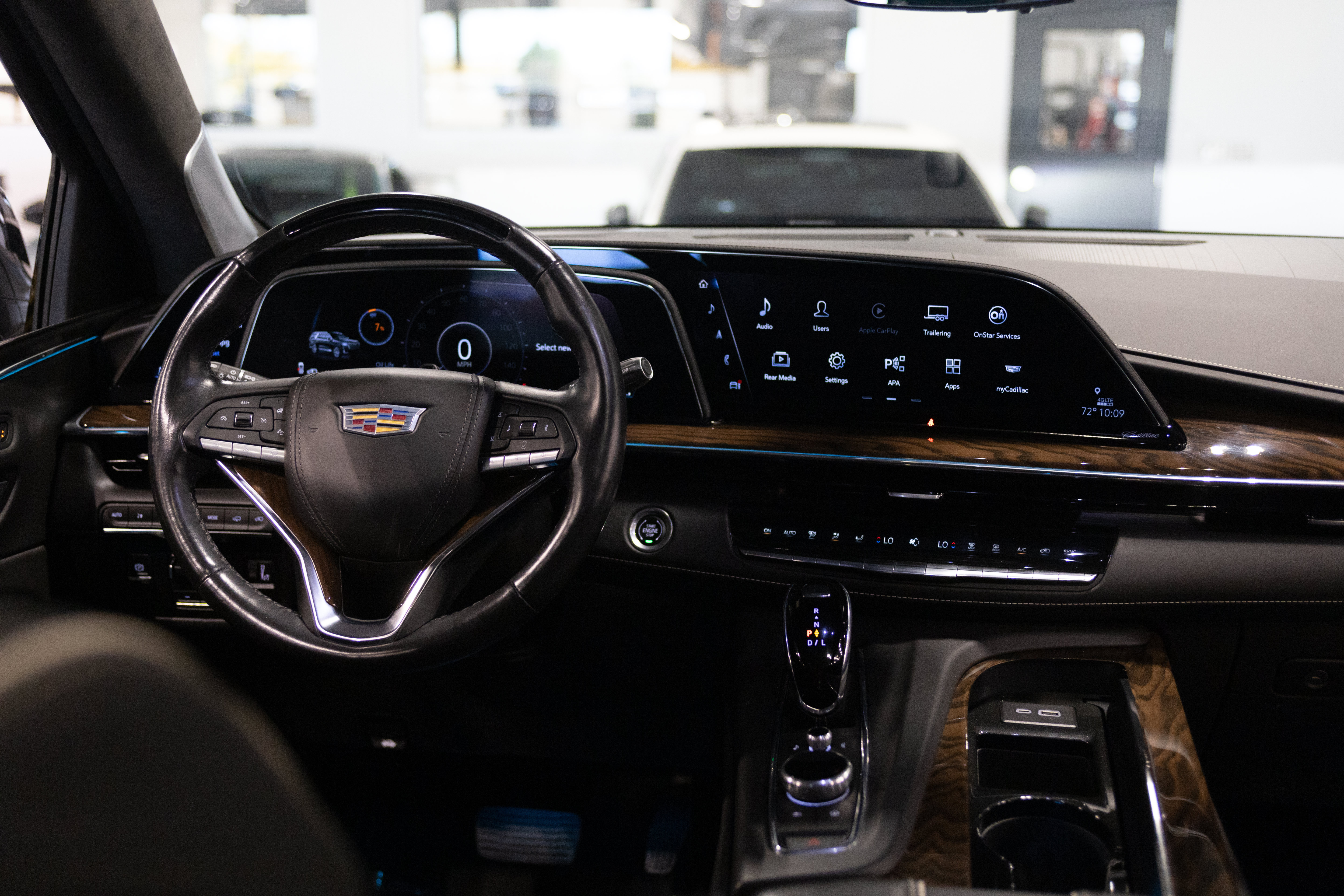 Used 2024 Cadillac Escalade Sport Platinum w/ LPO, ONYX Package AWD/4WD image 30
