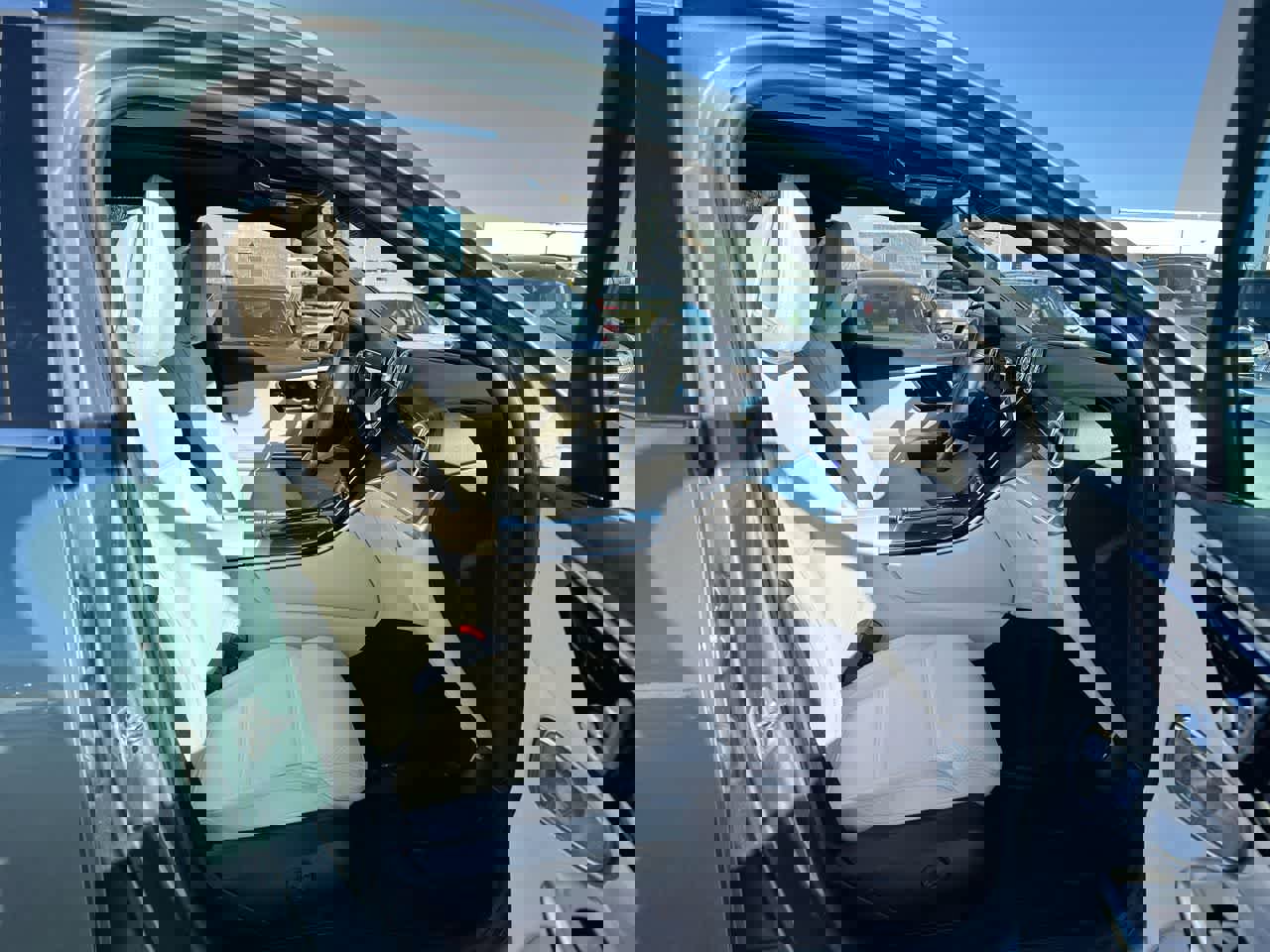 Used 2025 Mercedes-Benz GLC 300 4MATIC image 27