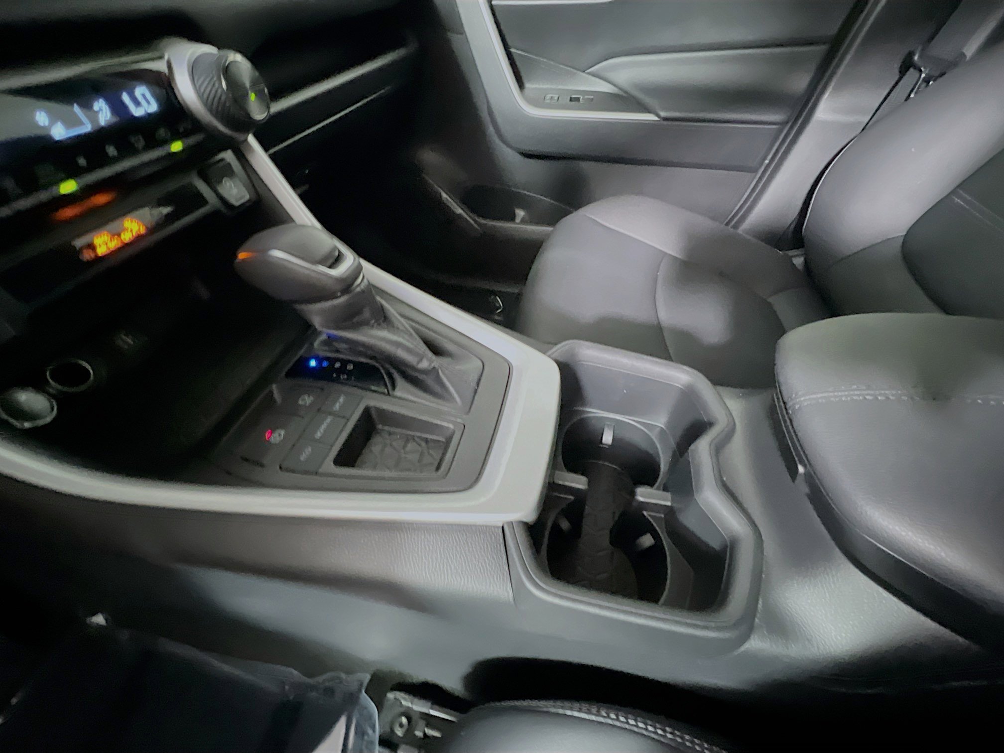 Used 2023 Toyota RAV4 XLE Premium image 25