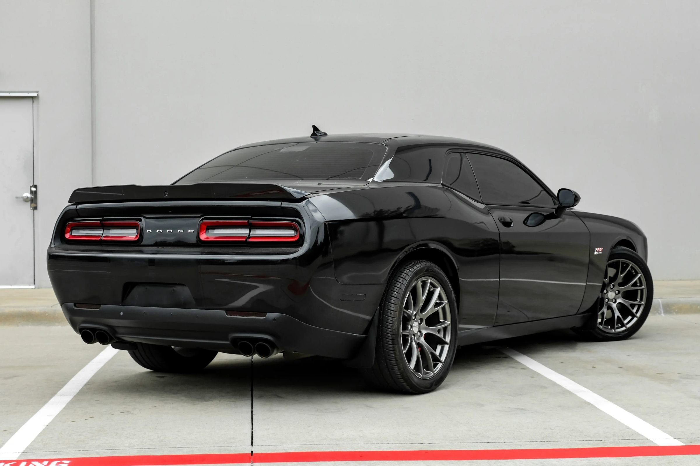 Used 2015 Dodge Challenger SRT w/ Technology Group RWD image 12