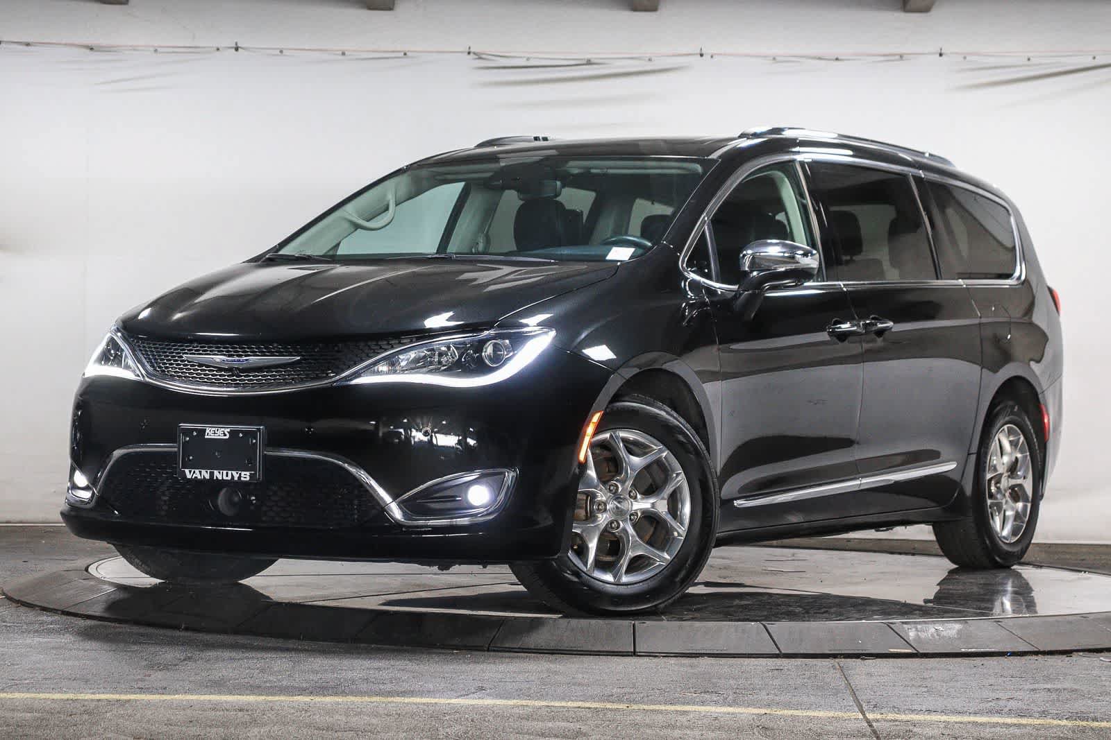 Used 2019 Chrysler Pacifica Limited w/ Advanced Safetytec Group