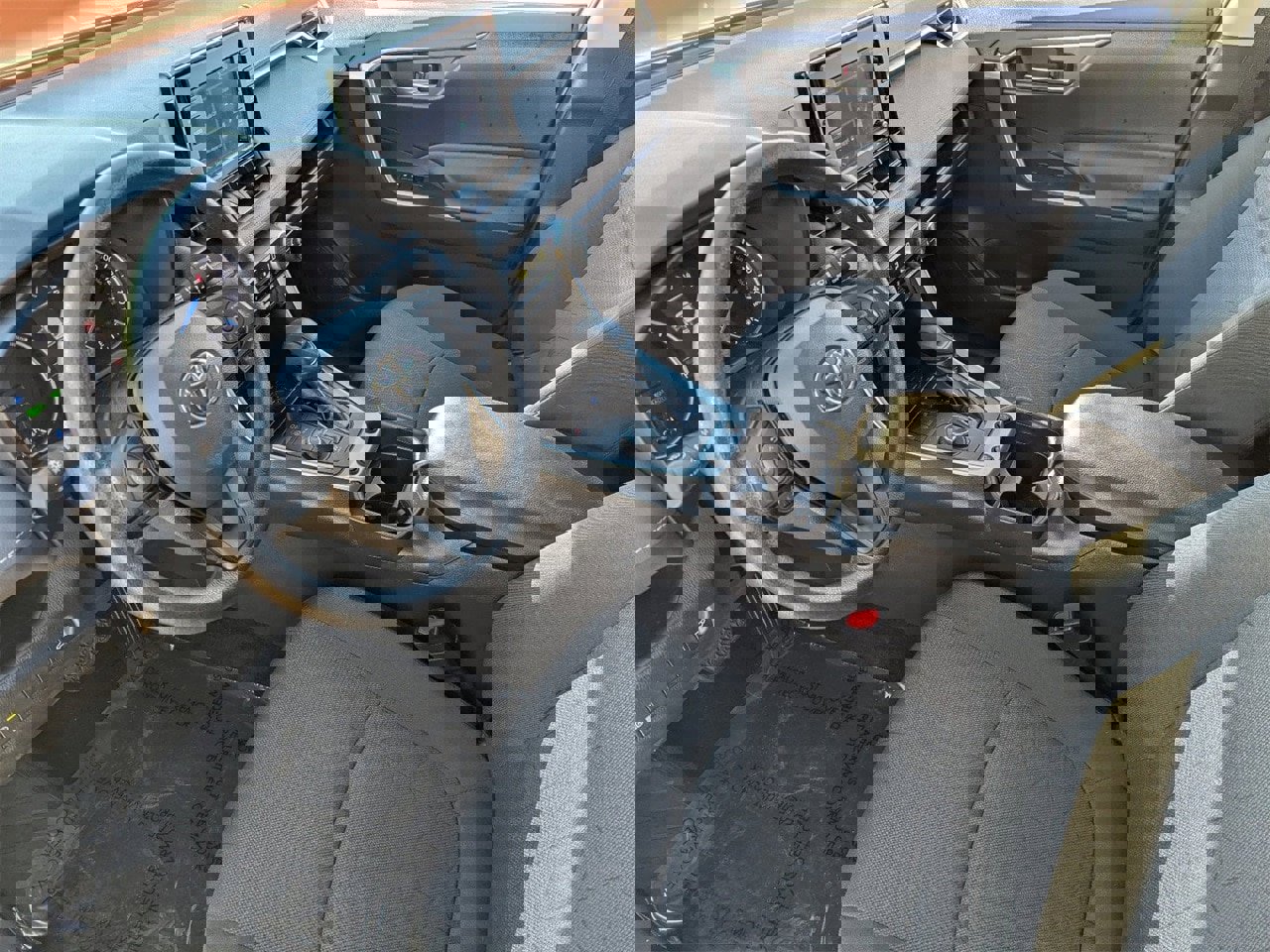 Used 2021 Toyota RAV4 XLE image 19