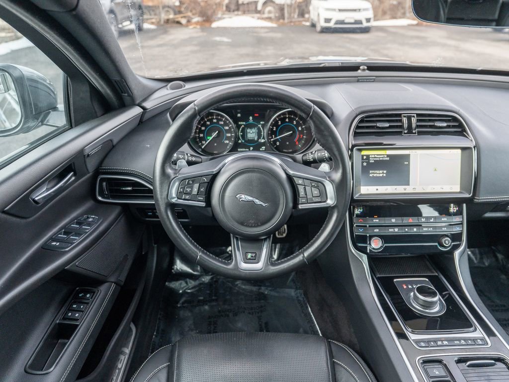 Used 2019 Jaguar XE R-Sport image 13
