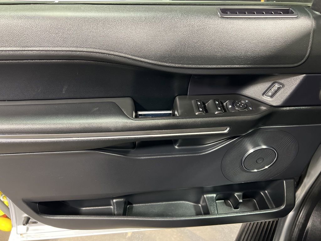 Used 2021 Ford Expedition XLT image 18
