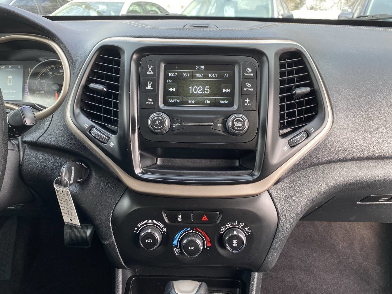 Used 2016 Jeep Cherokee Sport image 16