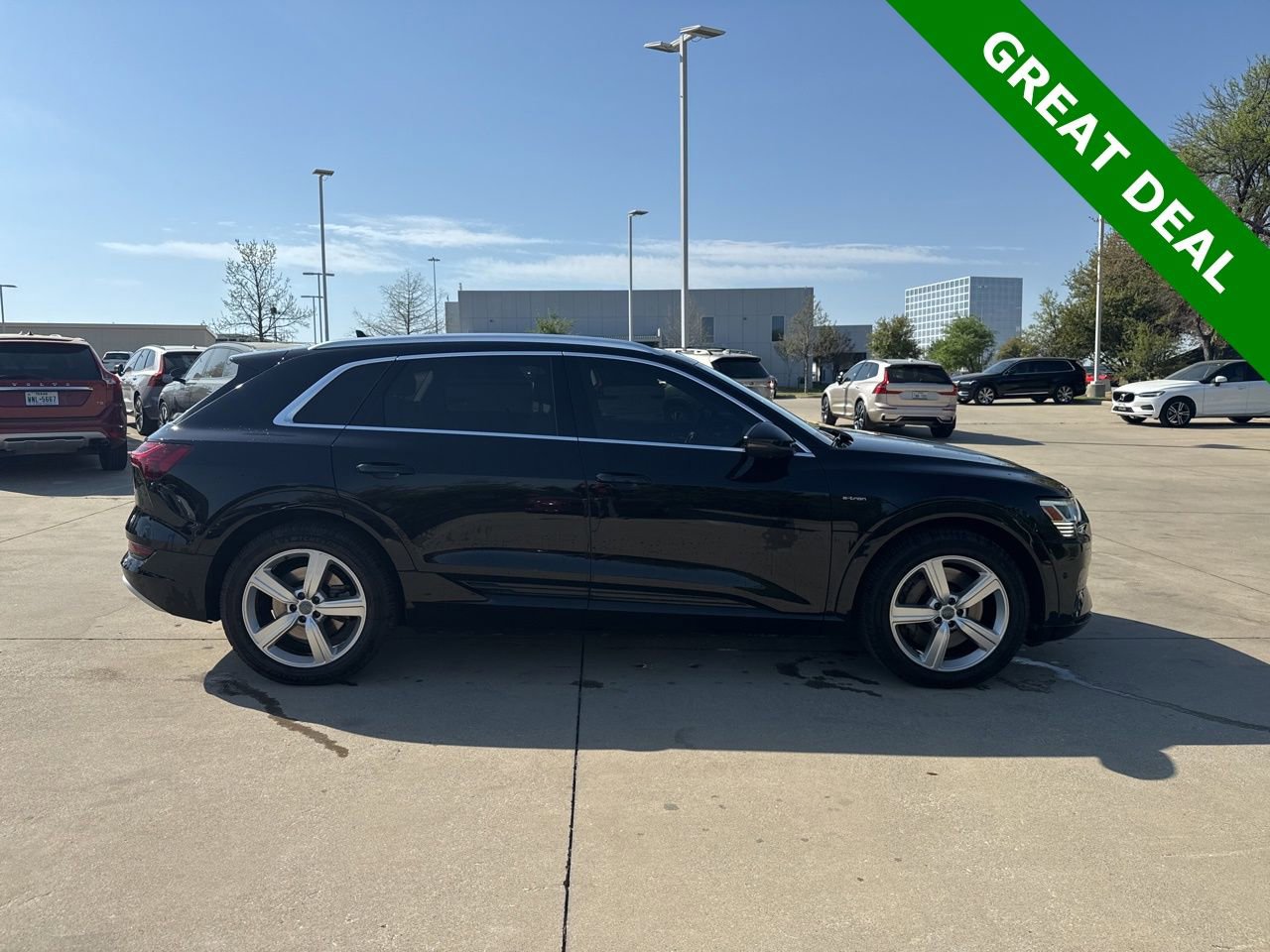 Used 2019 Audi e-tron Prestige w/ Prestige Package image 4