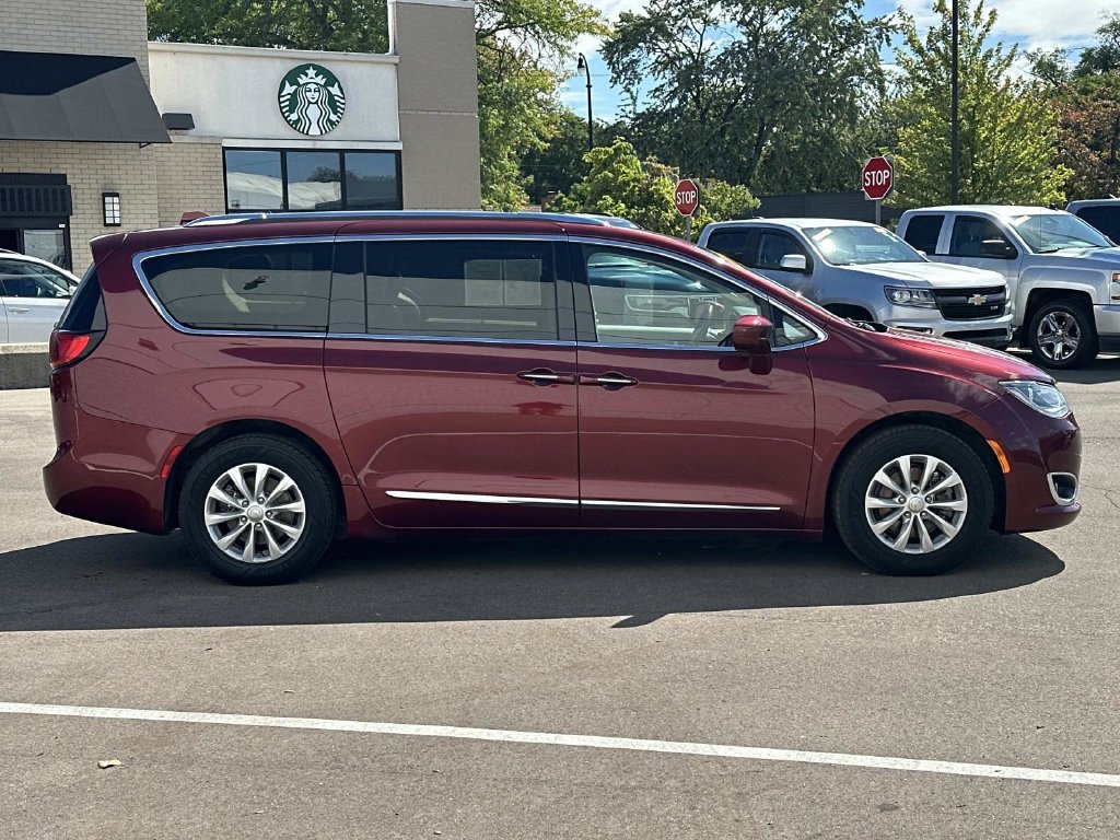 Used 2018 Chrysler Pacifica Touring-L Plus FWD image 7
