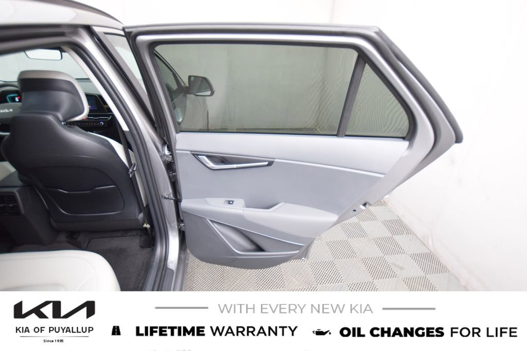 New 2025 Kia Niro EX Touring image 13