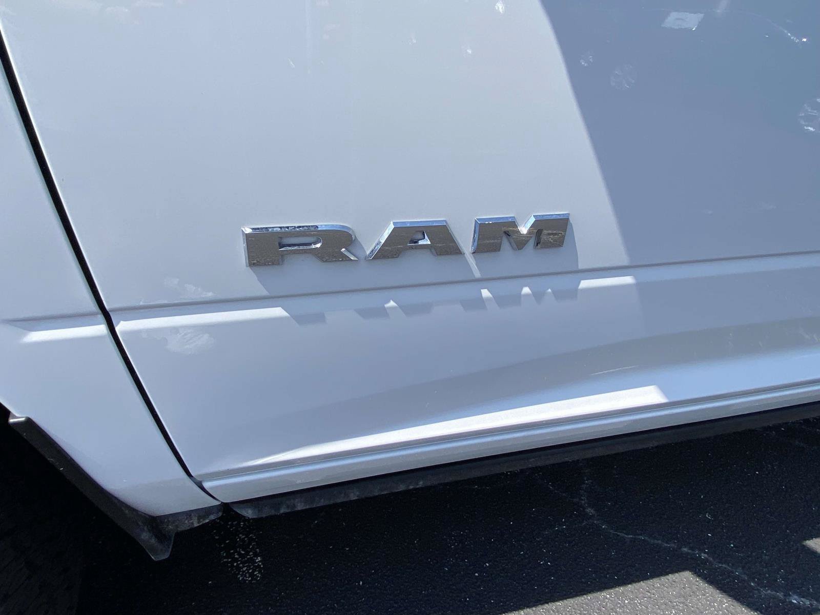 New 2026 RAM 2500 Laramie AWD/4WD image 14