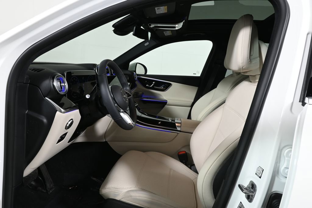 Certified 2025 Mercedes-Benz GLC 300 4MATIC image 3