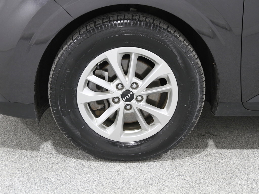 Used 2024 Kia Carnival LX image 22