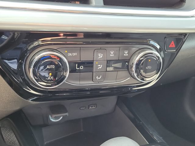 Used 2025 Chevrolet Trax LT FWD image 25