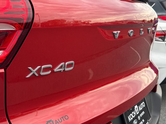 Used 2022 Volvo XC40 T5 R-Design w/ Climate Package AWD/4WD image 14