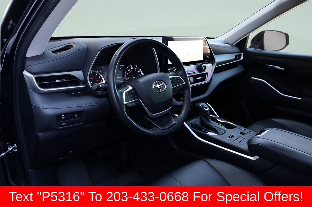 Used 2023 Toyota Highlander XLE AWD/4WD image 31