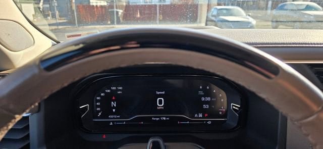Used 2024 GMC Yukon Denali w/ Advanced Technology Package AWD/4WD image 23