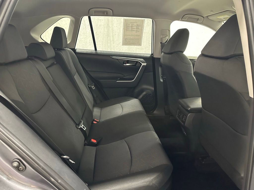 Used 2025 Toyota RAV4 XLE AWD/4WD image 55
