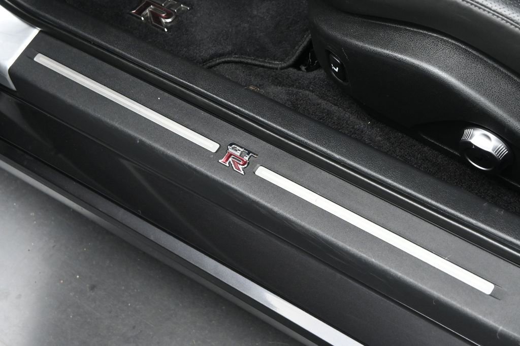 Used 2011 Nissan GT-R Premium AWD/4WD image 7