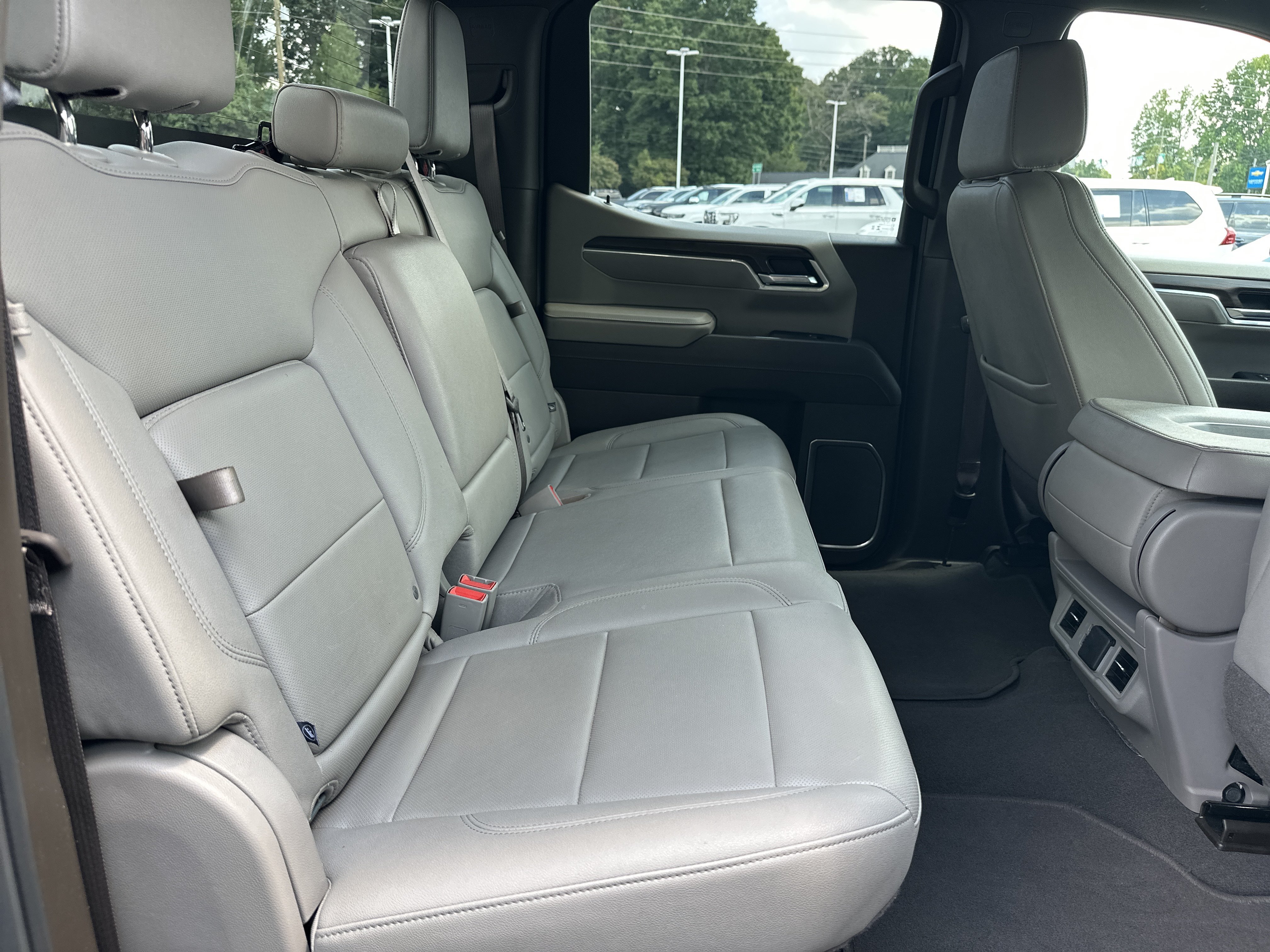 Used 2025 GMC Sierra 1500 SLT AWD/4WD image 16