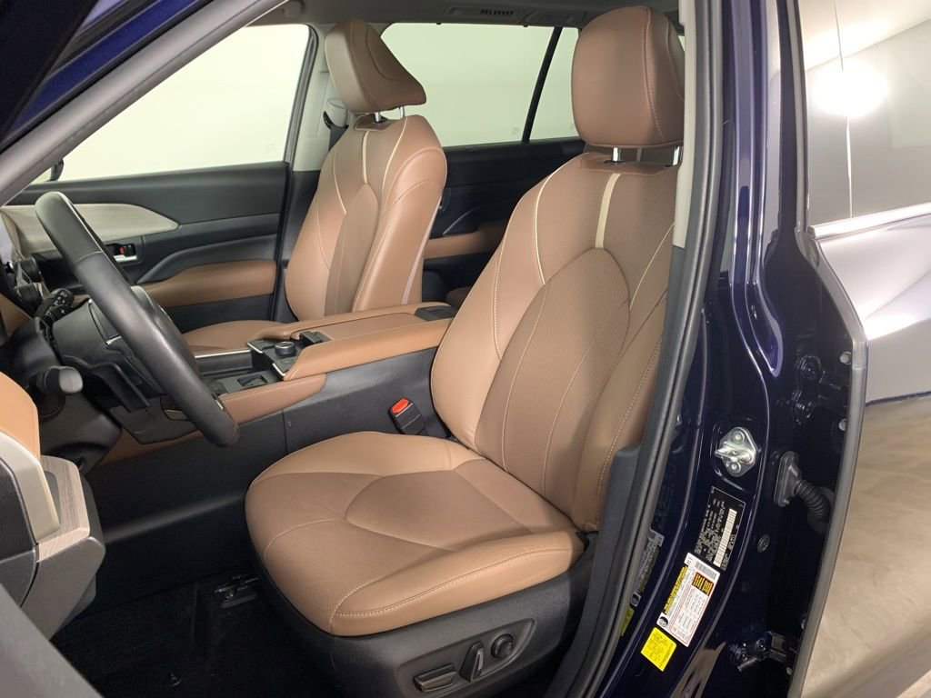 Used 2024 Toyota Grand Highlander AWD image 32