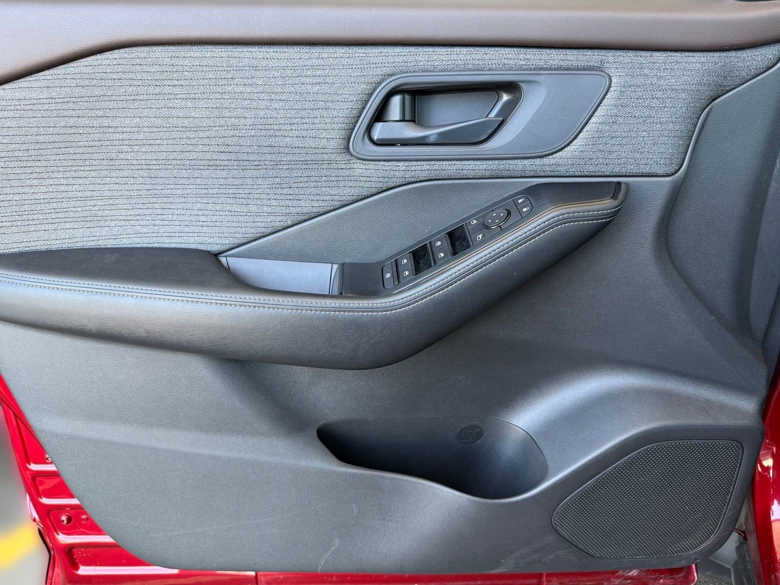Used 2022 Nissan Rogue S FWD image 23