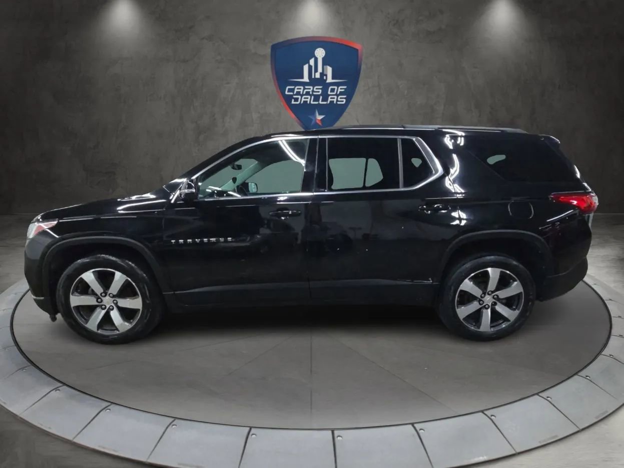 Used 2019 Chevrolet Traverse LT w/ LT Premium Package image 2