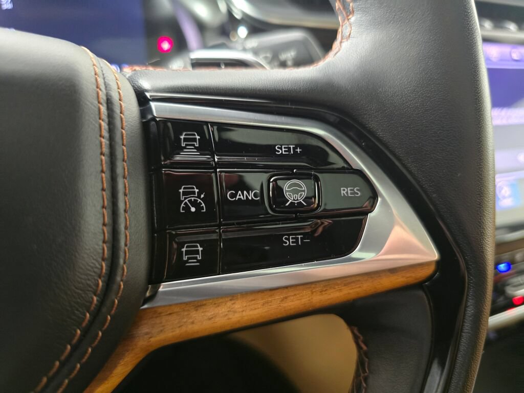 Used 2023 Jeep Grand Cherokee L Summit AWD/4WD image 27