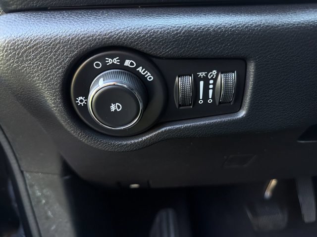 Used 2019 Chrysler Pacifica Touring-L w/ S Appearance Package FWD image 17