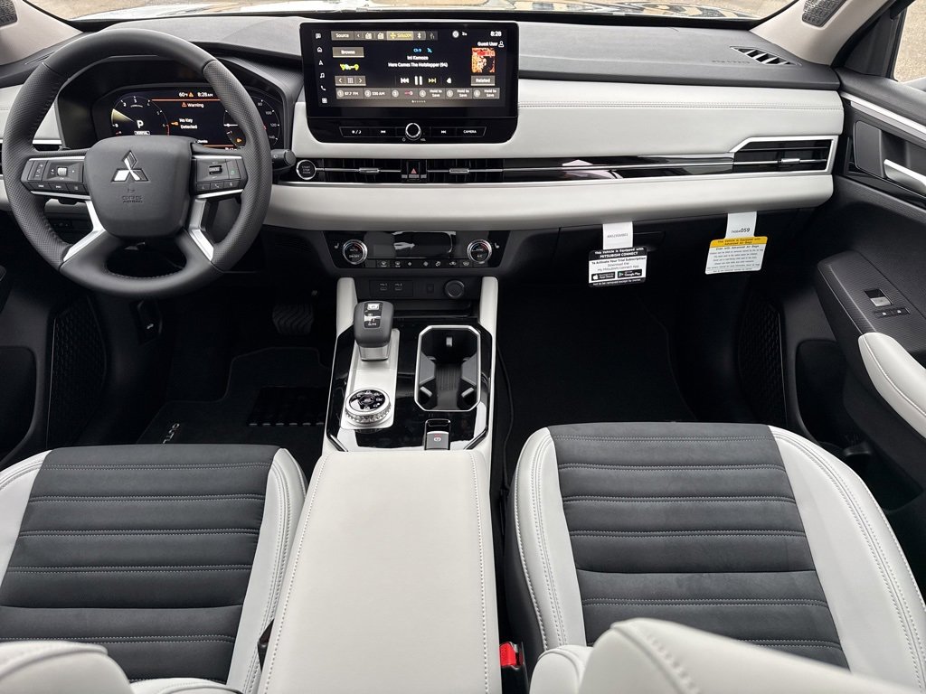 New 2025 Mitsubishi Outlander SE image 20