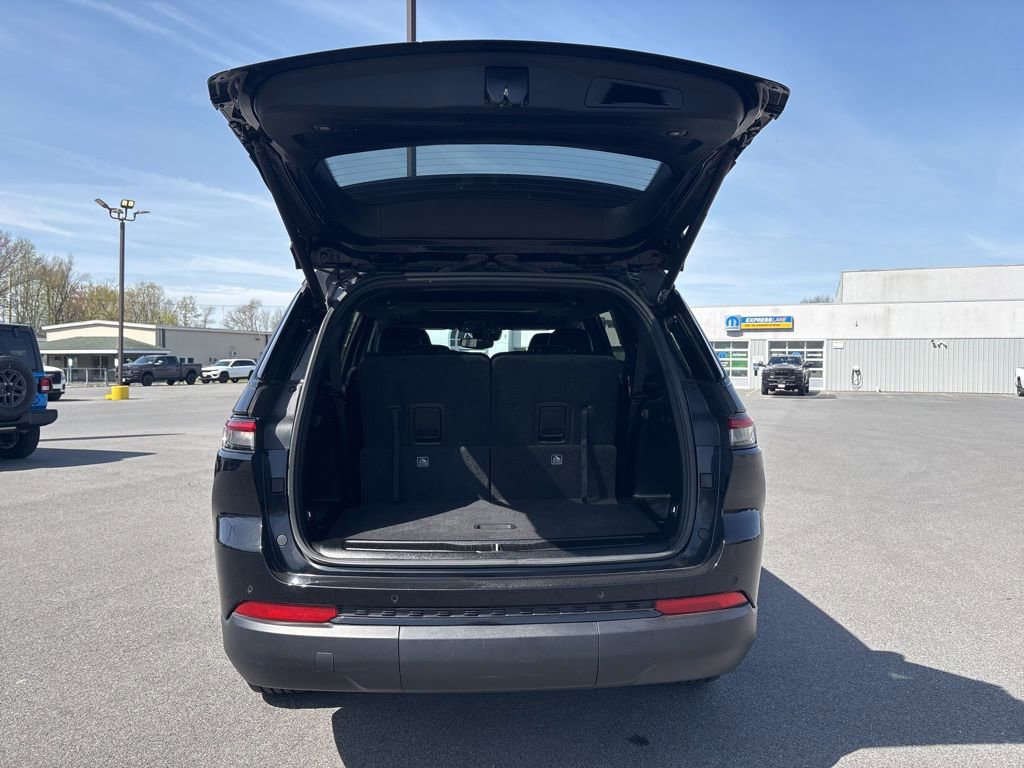 Used 2023 Jeep Grand Cherokee L Laredo AWD/4WD image 21