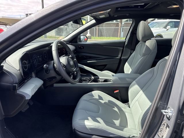 Used 2025 Hyundai Elantra Limited image 19