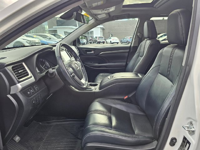 Used 2017 Toyota Highlander SE AWD/4WD image 22